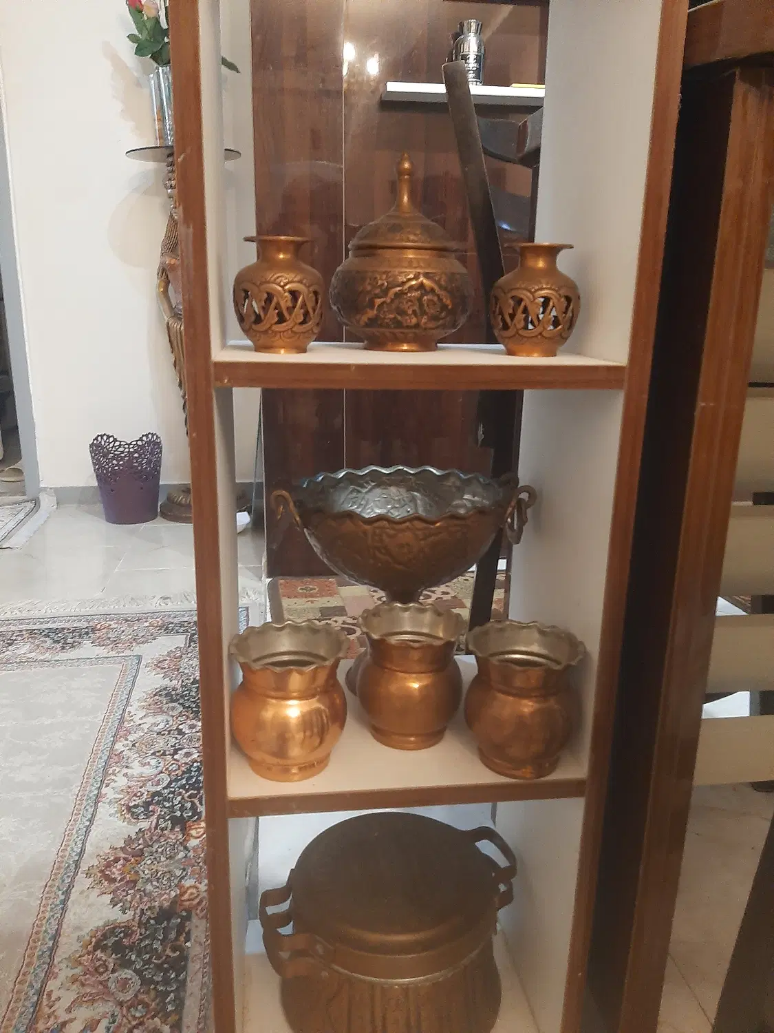 تعدادی ظرف مسی و مینا کاری فقط دکور بوده|صنایع دستی و سایر لوازم تزئینی|تهران, مجیدآباد|دیوار