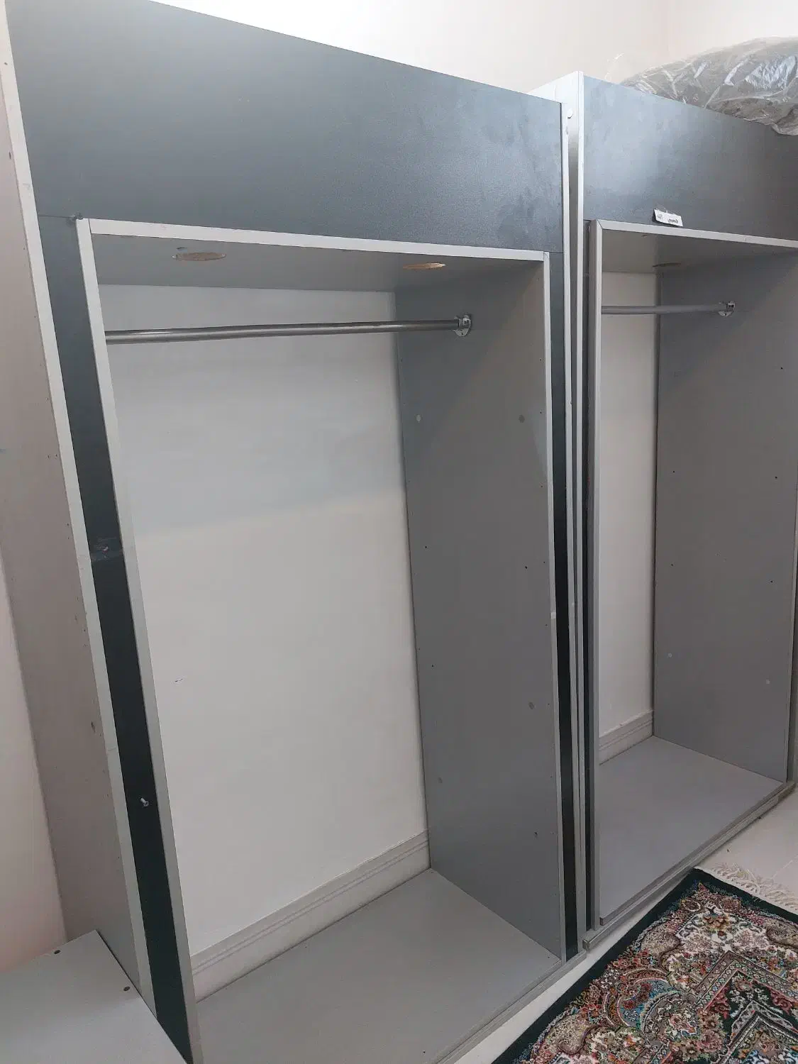 رگال لباس|جاکفشی، کمد، دراور|ابریشم, |دیوار