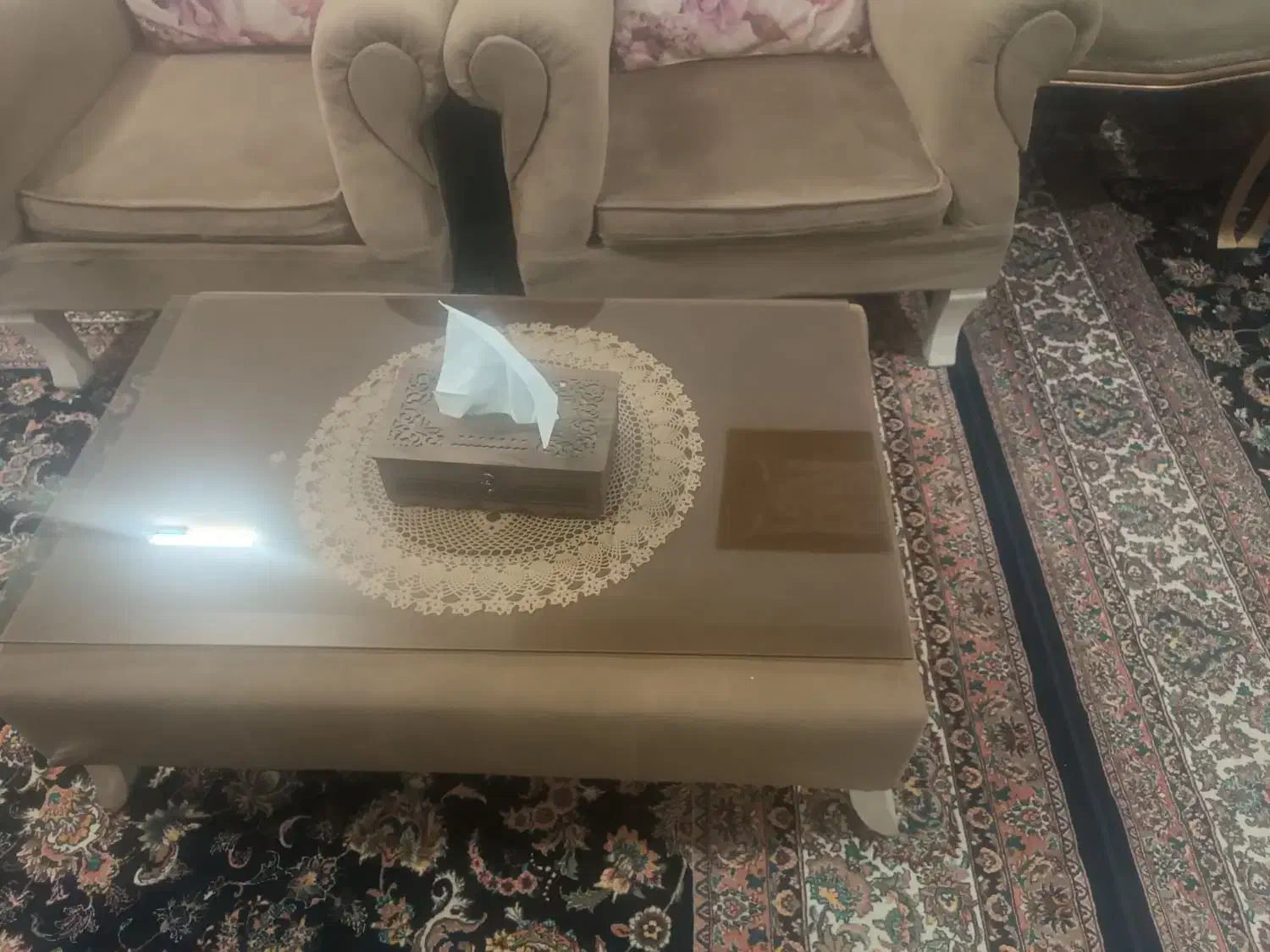 یک دست مبل ۴ نفره تمیز با یه عسلی بزرگ|مبلمان خانگی و میز عسلی|دورود, |دیوار