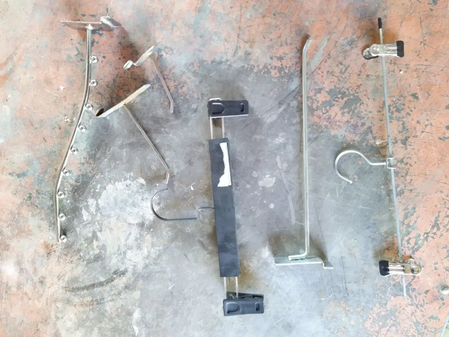 چوب لباسی زنانه و دخترانه و پسرانه و مردانه|بندرخت و رخت‌آویز|قم, ولیعصر|دیوار