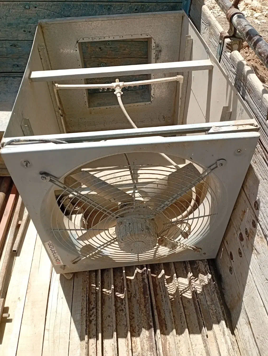 فن مه پاش رطوبت دهنده کارگاه قارچ|پنکه و تصفیه‌کنندهٔ هوا|اسفراین, |دیوار