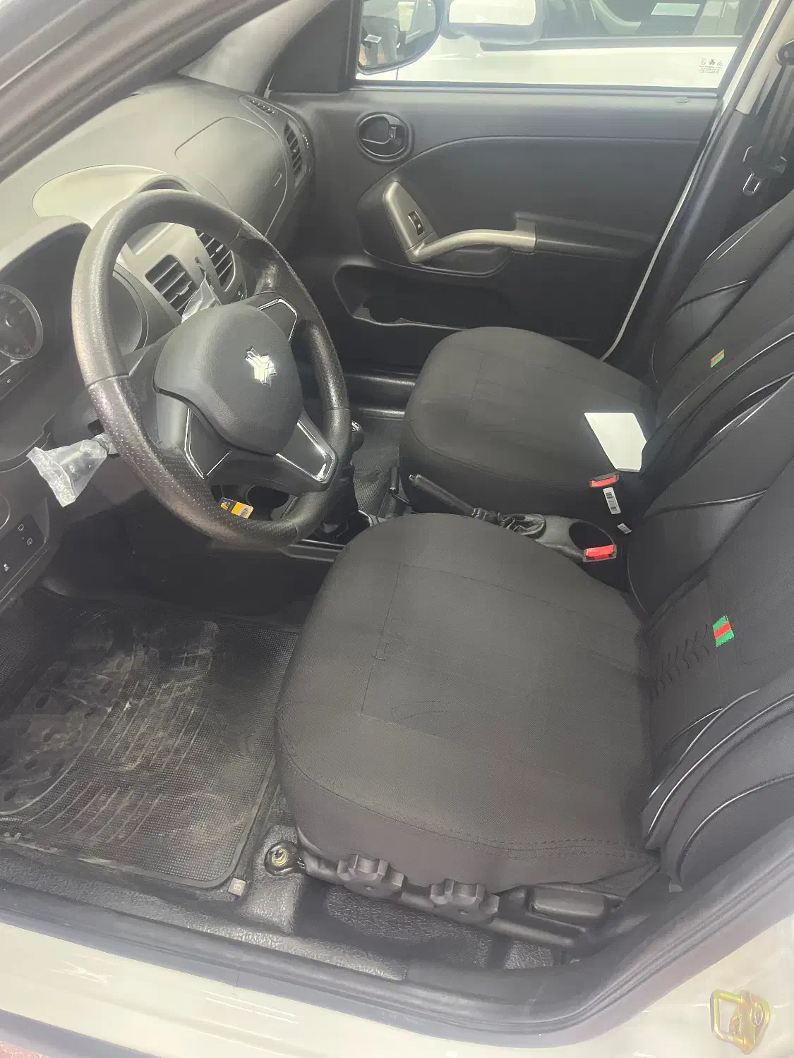 سواری کوییکgxr سفید-مشکی بدون رینگ|خودرو سواری و وانت|رشت, بازار|دیوار