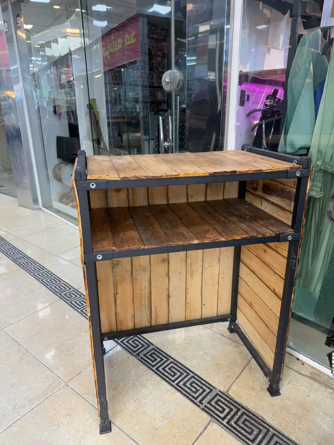 میز|مبلمان اداری|ساری, |دیوار