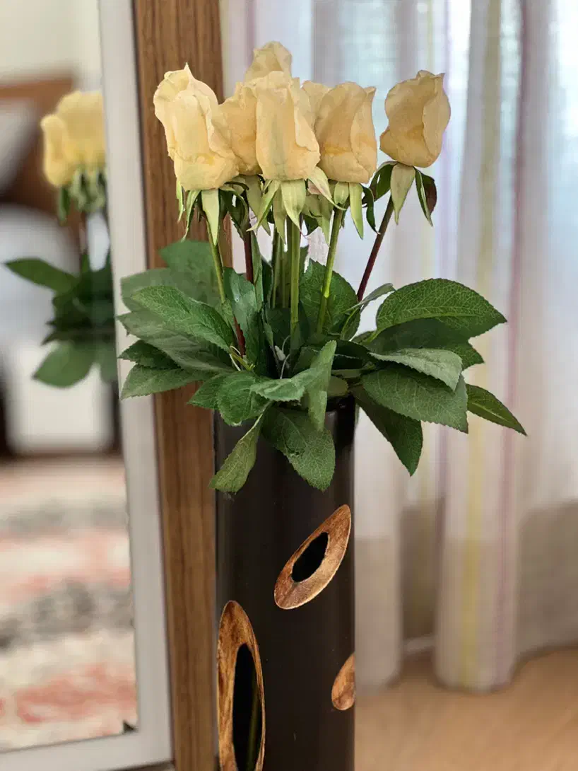 گلدان چوبی و گل رز|گل مصنوعی|قزوین, |دیوار