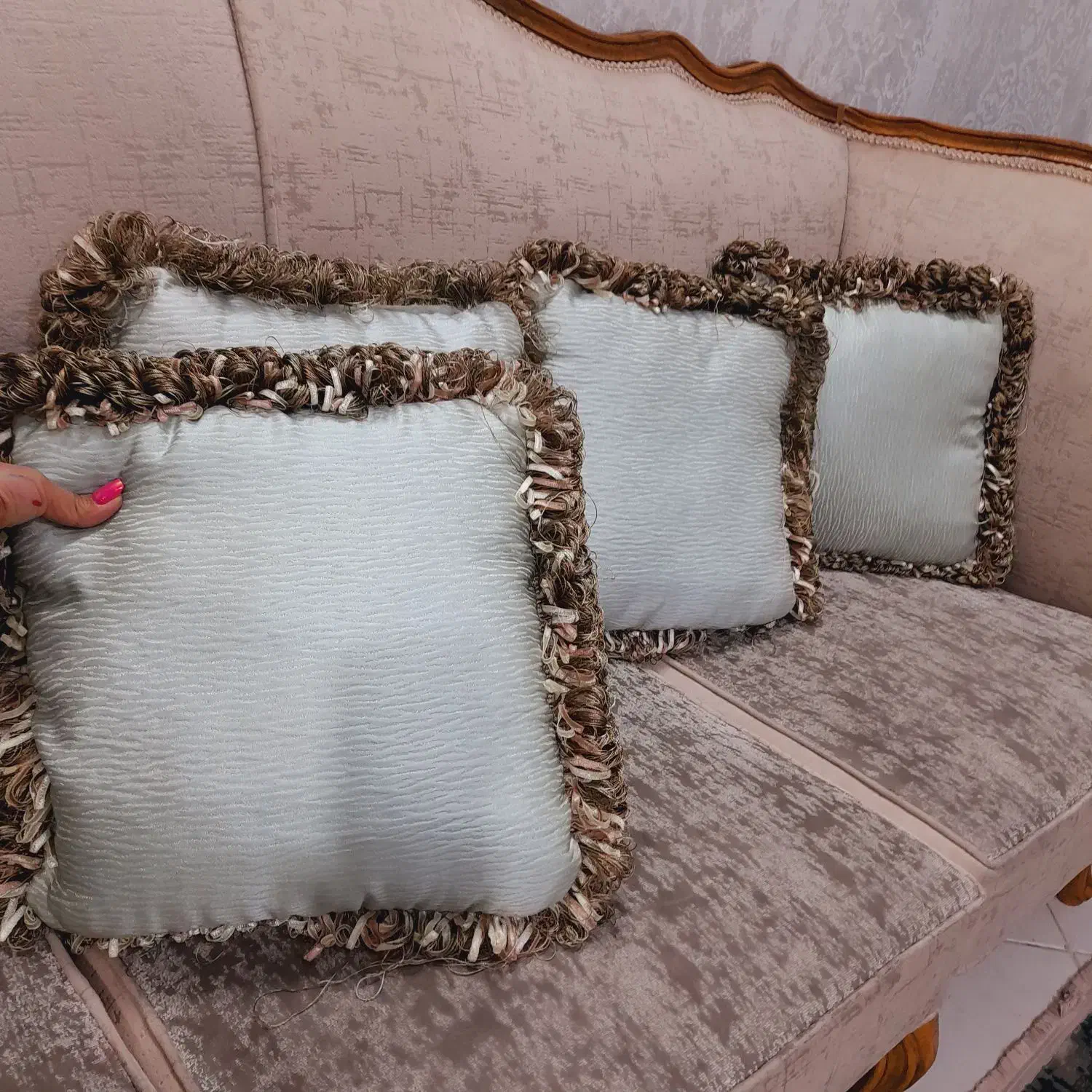 ۴عدد کوسن نو|رختخواب، بالش، پتو|قرچک, میرزائی شمالی|دیوار