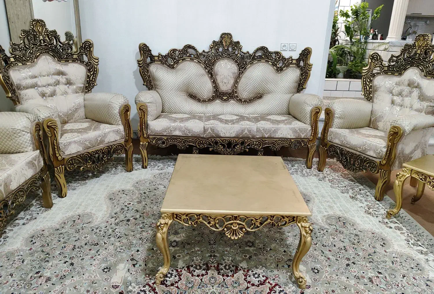 مبل جهیزیه سلطنتی ۷ نفره نونو با میز و عسلی|مبلمان خانگی و میز عسلی|اصفهان, شفق|دیوار