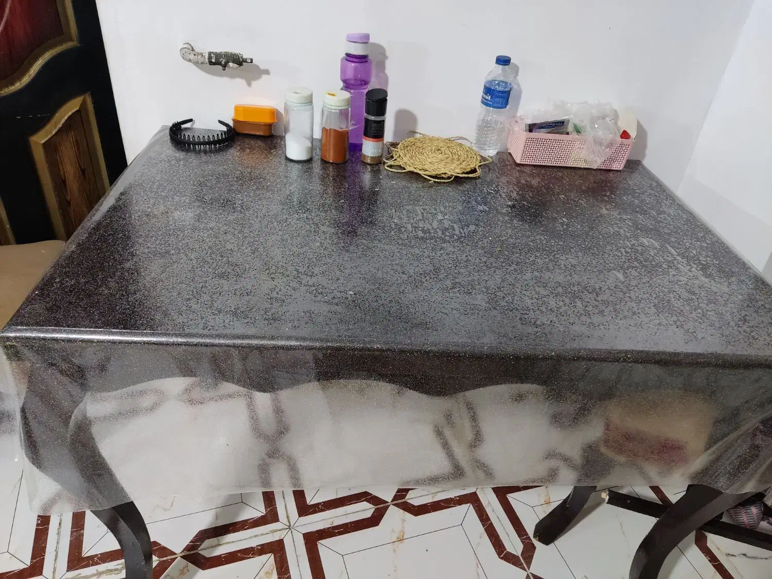 میز نهار خوری|میز و صندلی غذاخوری|رشت, دروازه لاکان|دیوار