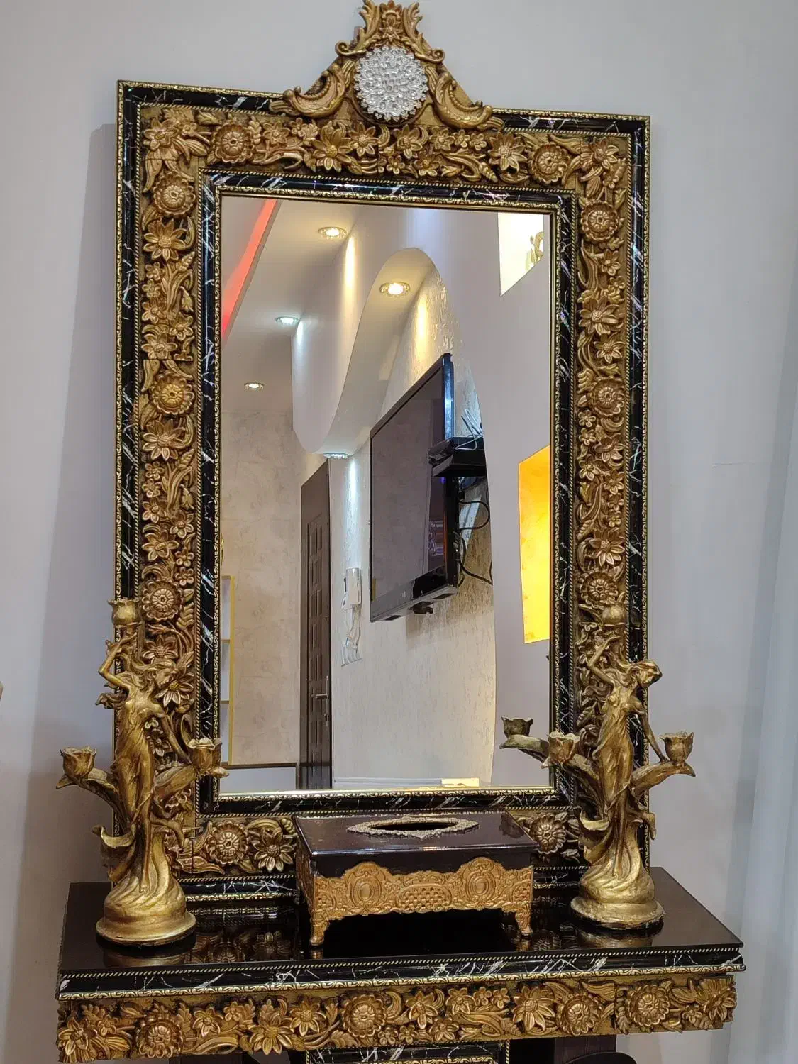 آینه و شمعدان قدی در حد نو|آینه|بیرجند, |دیوار