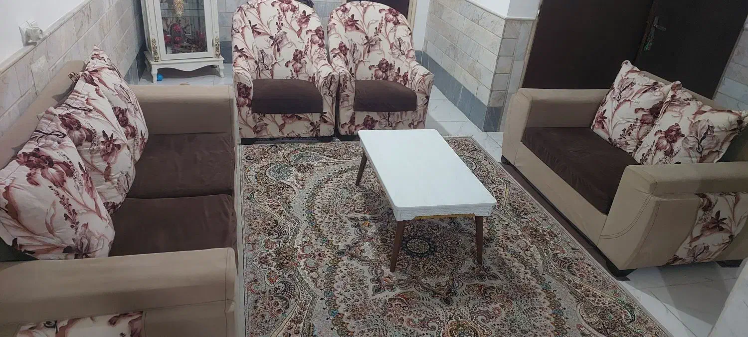 مبل تمیز بدون پارگی|مبلمان خانگی و میز عسلی|قم, چهل درخت‎|دیوار