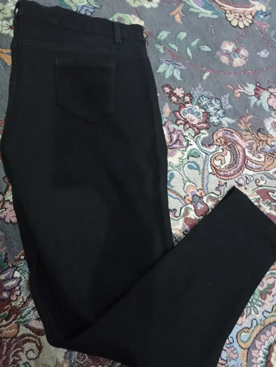 شلوارلی کش مشکی|لباس|قدس, شهر‌قدس|دیوار