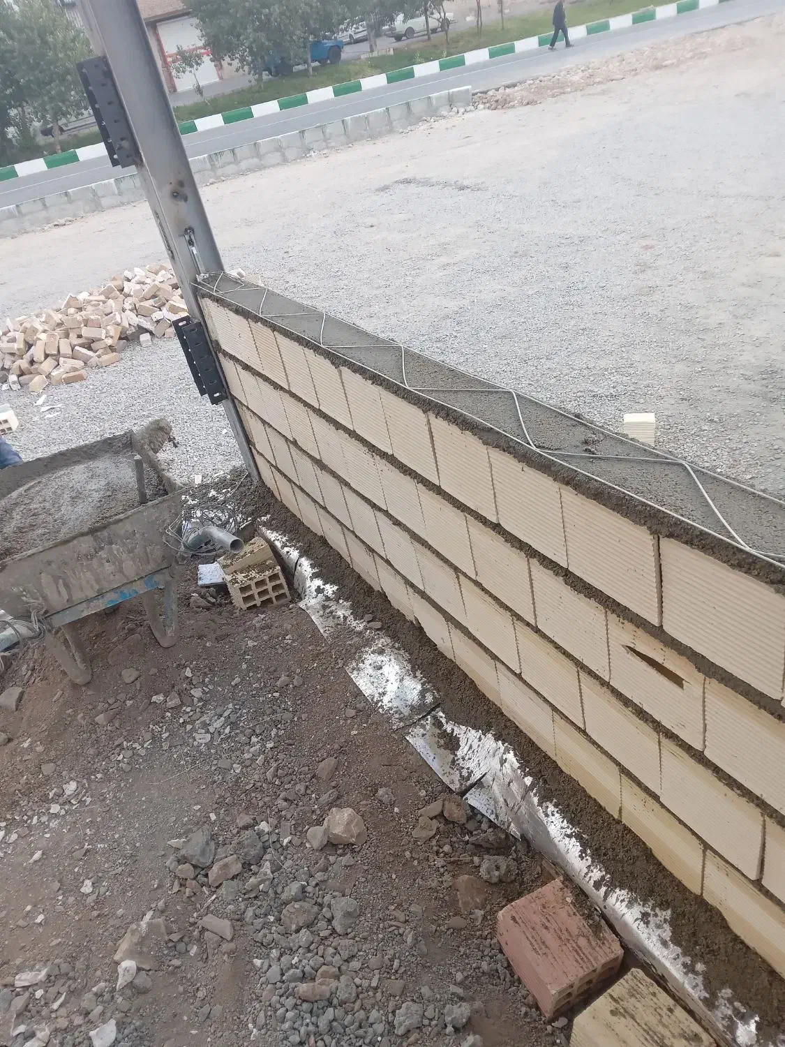 نیازمند کارگر ساختمانی|استخدام معماری، عمران و ساختمانی|بروجرد, |دیوار