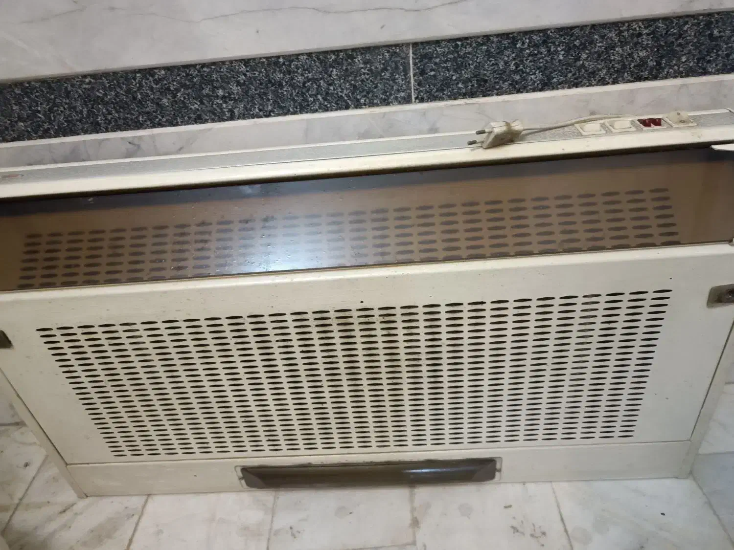 هود|هود|اصفهان, برزان|دیوار