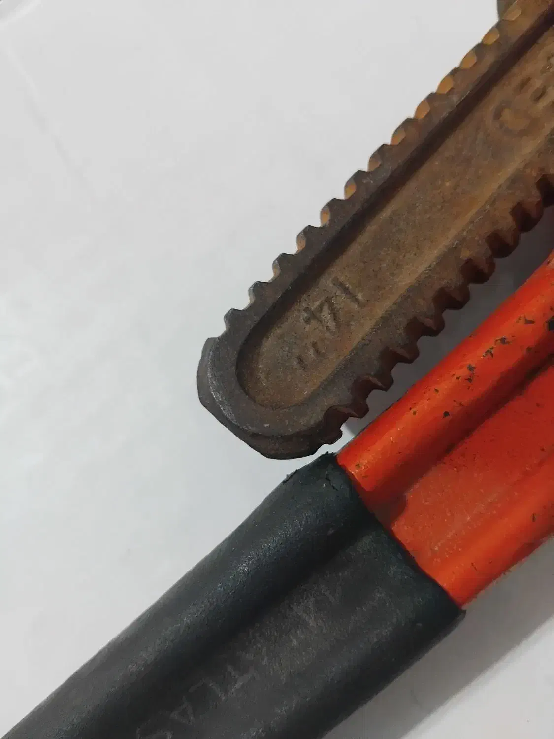 آچار آلمانی|کلکسیون اشیاء عتیقه|بناب, |دیوار