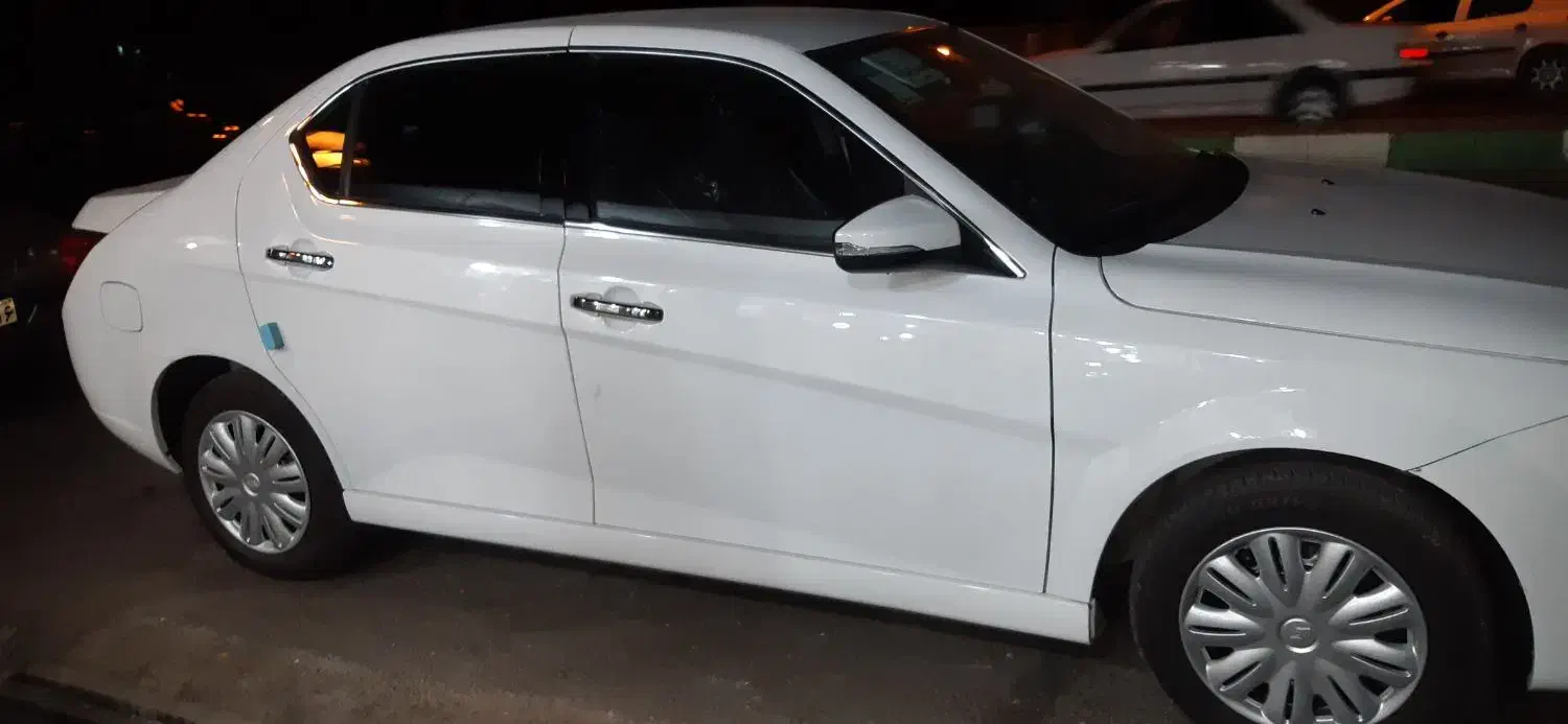 دنا پلاس ۵ دنده مدل ۴۰۳|خودرو سواری و وانت|قم, صفاشهر|دیوار