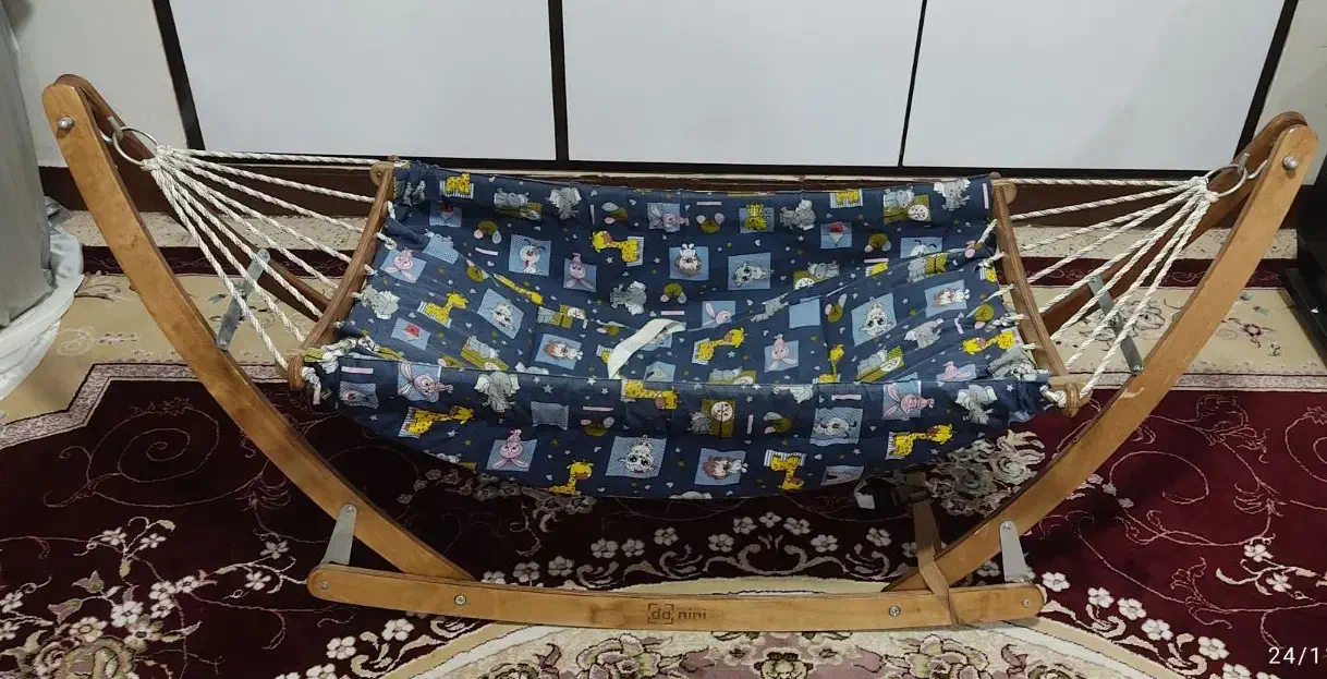 گهواره و تخت کنار مادر|تخت و صندلی بچه|خرمآباد, |دیوار