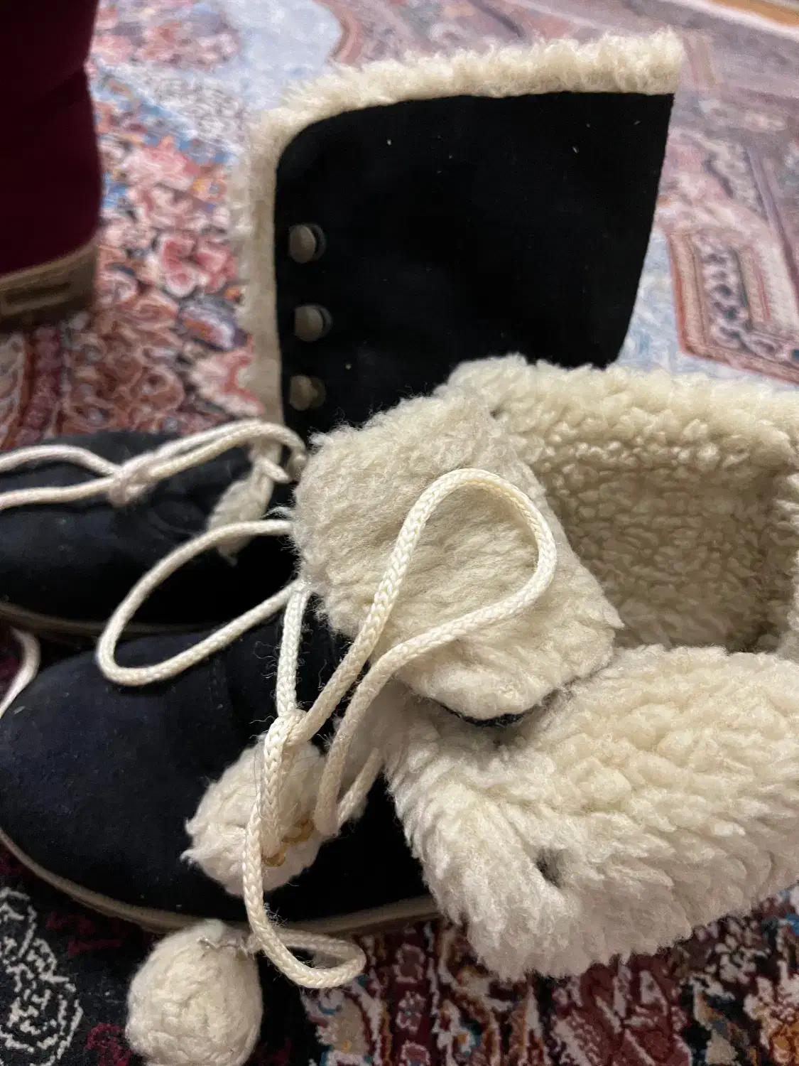 پوتین|کیف، کفش، کمربند|لنگرود, |دیوار