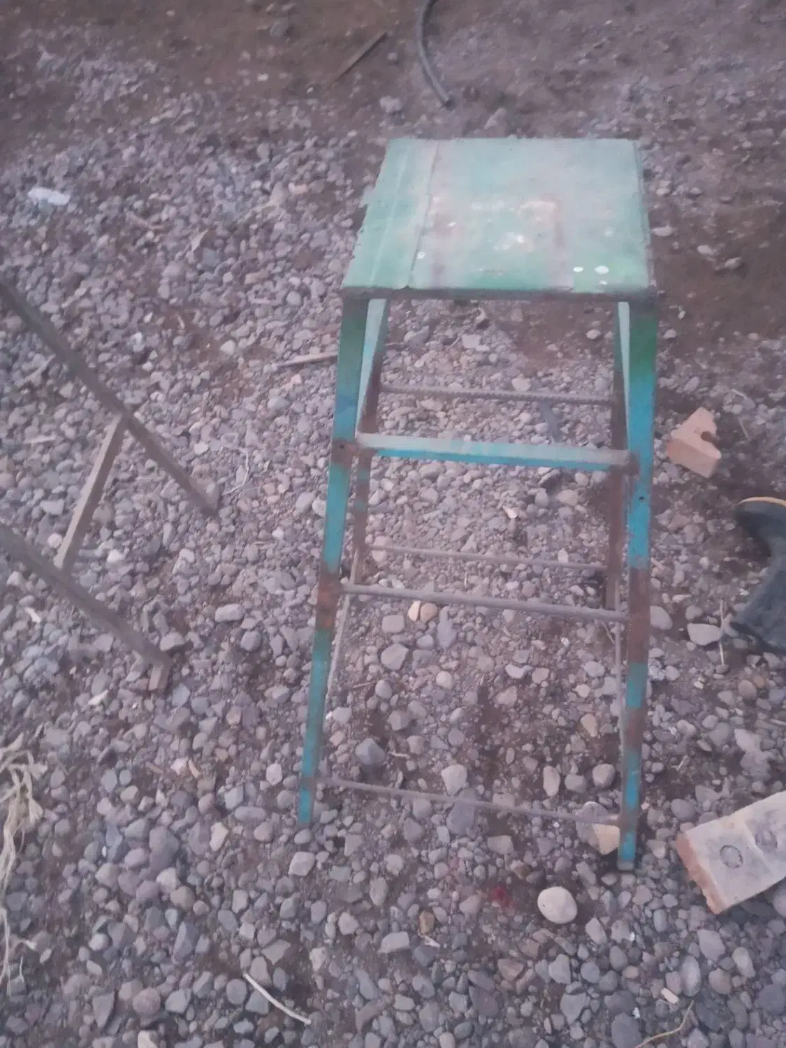 چهار پایه|صندلی و نیمکت|سراب, |دیوار