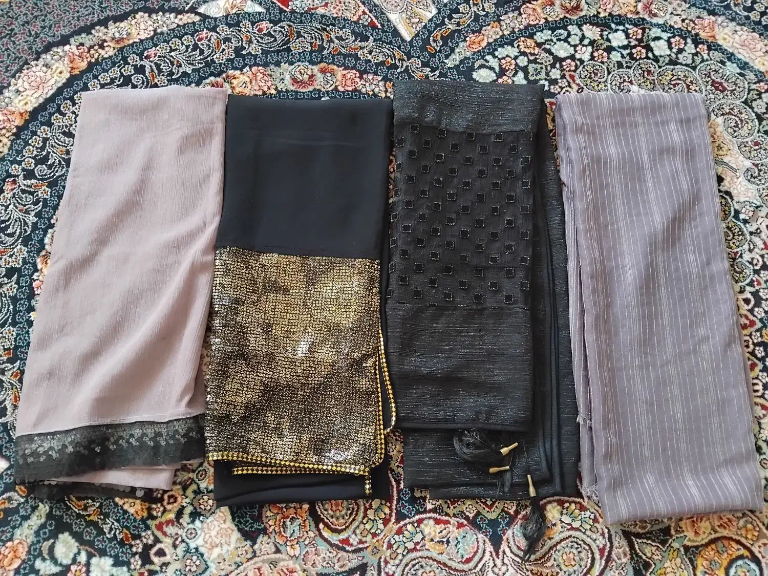 ۴عدد شال|لباس|رشت, نخودچر|دیوار