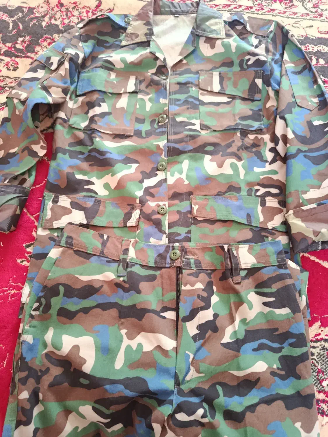 لباس نظامی|لباس|نیشابور, خط کاشمر|دیوار