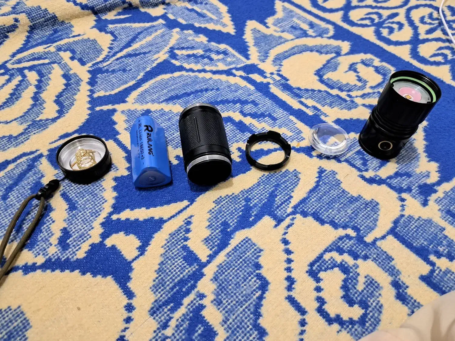 چراغ قوه|کوهنوردی و کمپینگ|سراوان, |دیوار