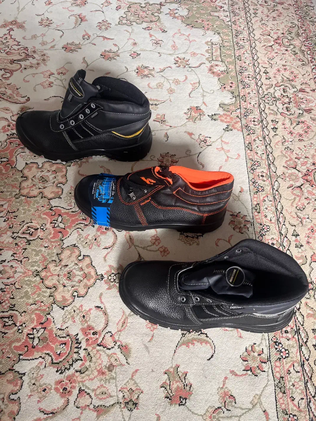 ۳ عدد کفش ایمنی با کیفیت|کیف، کفش، کمربند|بندر انزلی, کوی واحدی|دیوار