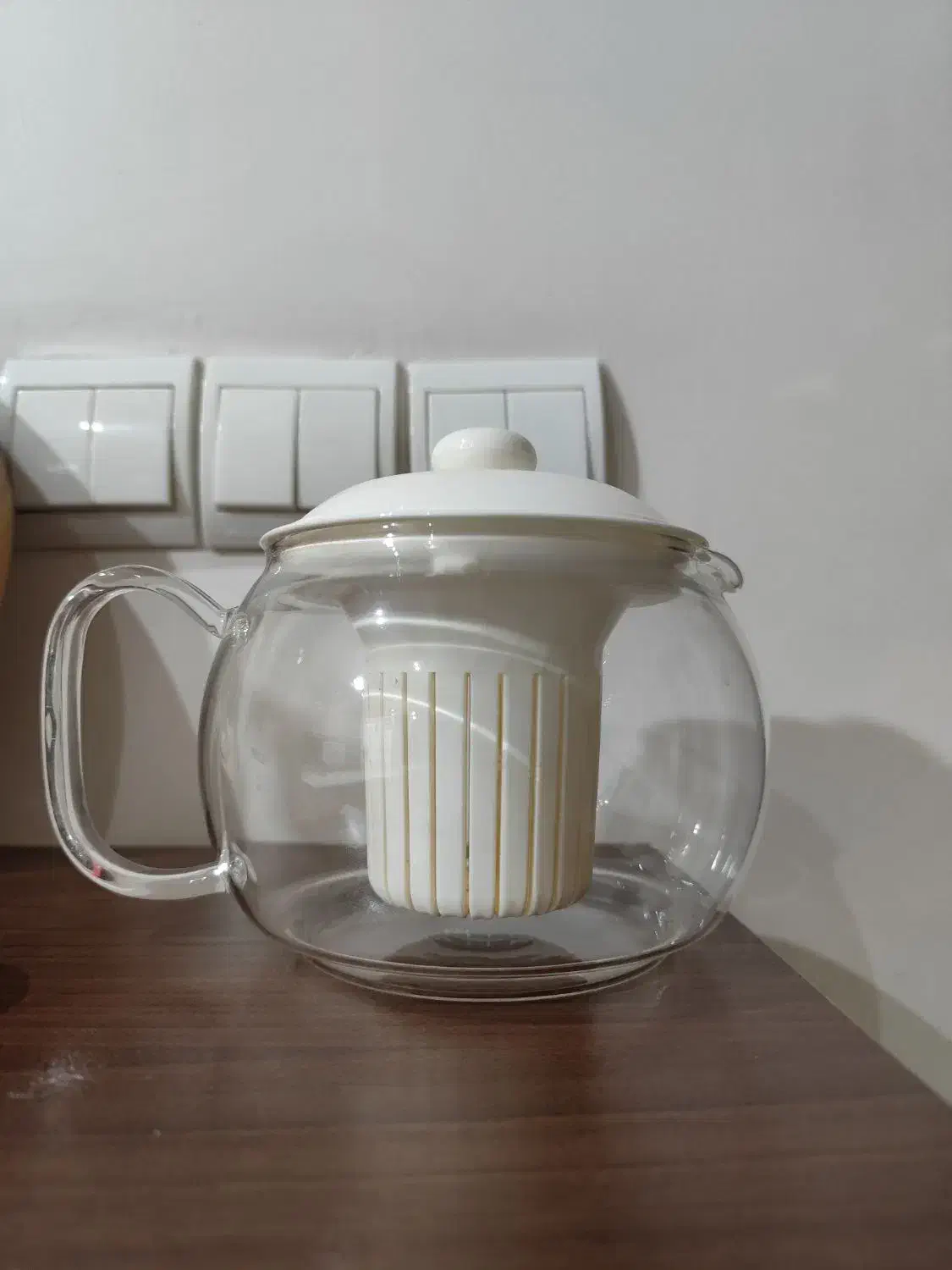 قوری|قوری، کتری، قهوه‌ساز دستی|اندیشه, اندیشه فاز ۱|دیوار