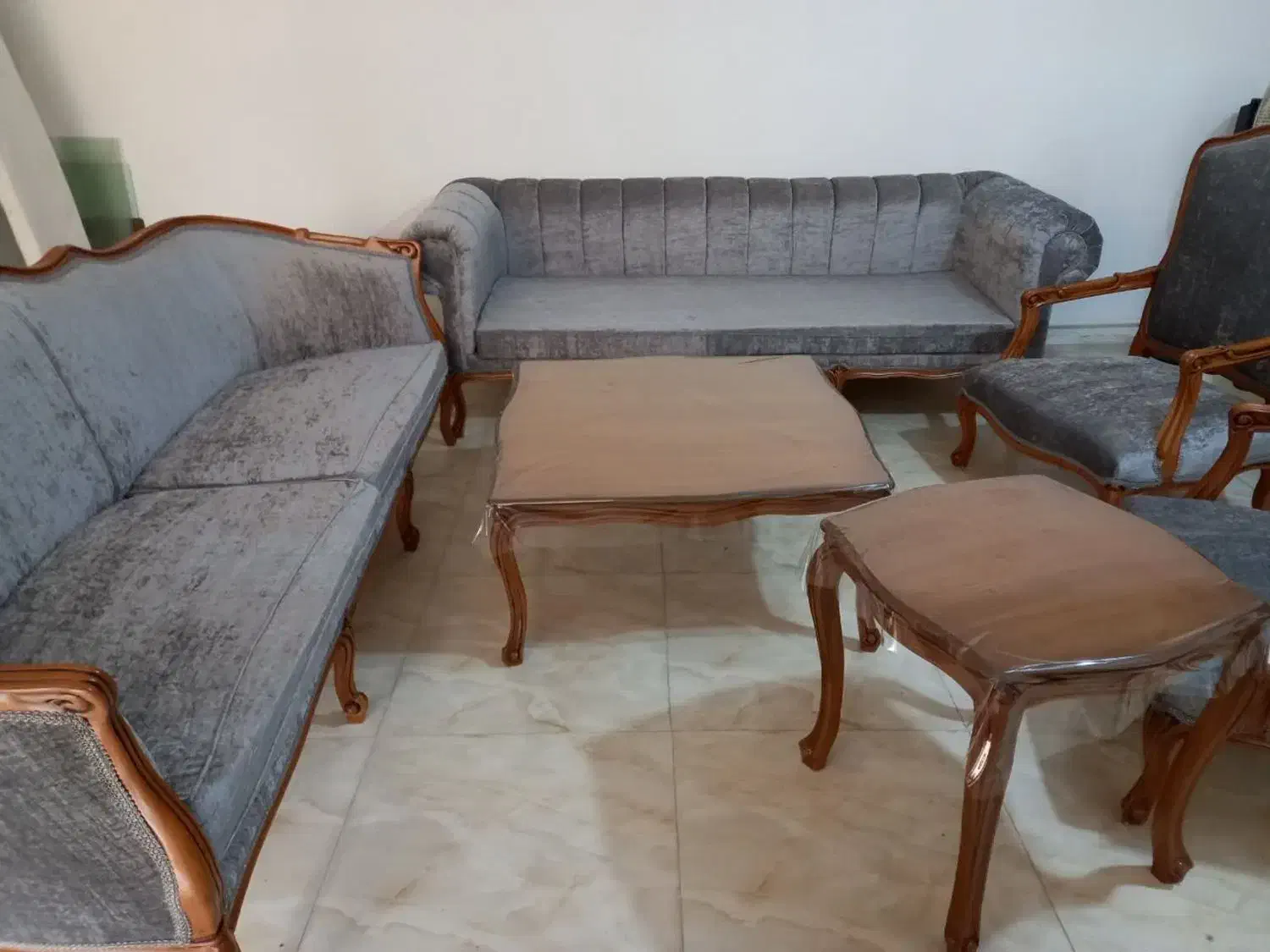 مبل|مبلمان خانگی و میز عسلی|شاهین‌شهر, نظامی|دیوار