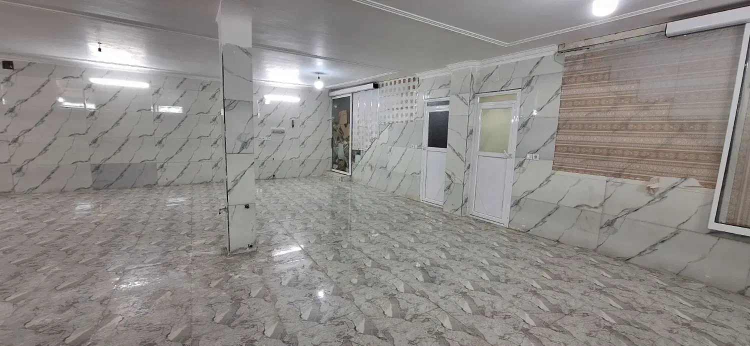 طبقه پایین مغازه شیک وبزرگ|اجارهٔ مغازه و غرفه|یزد, |دیوار