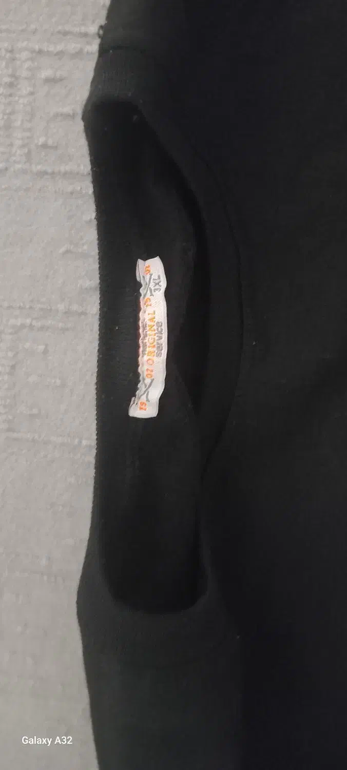 دورس آیداس|لباس|هشتگرد, مدرس|دیوار