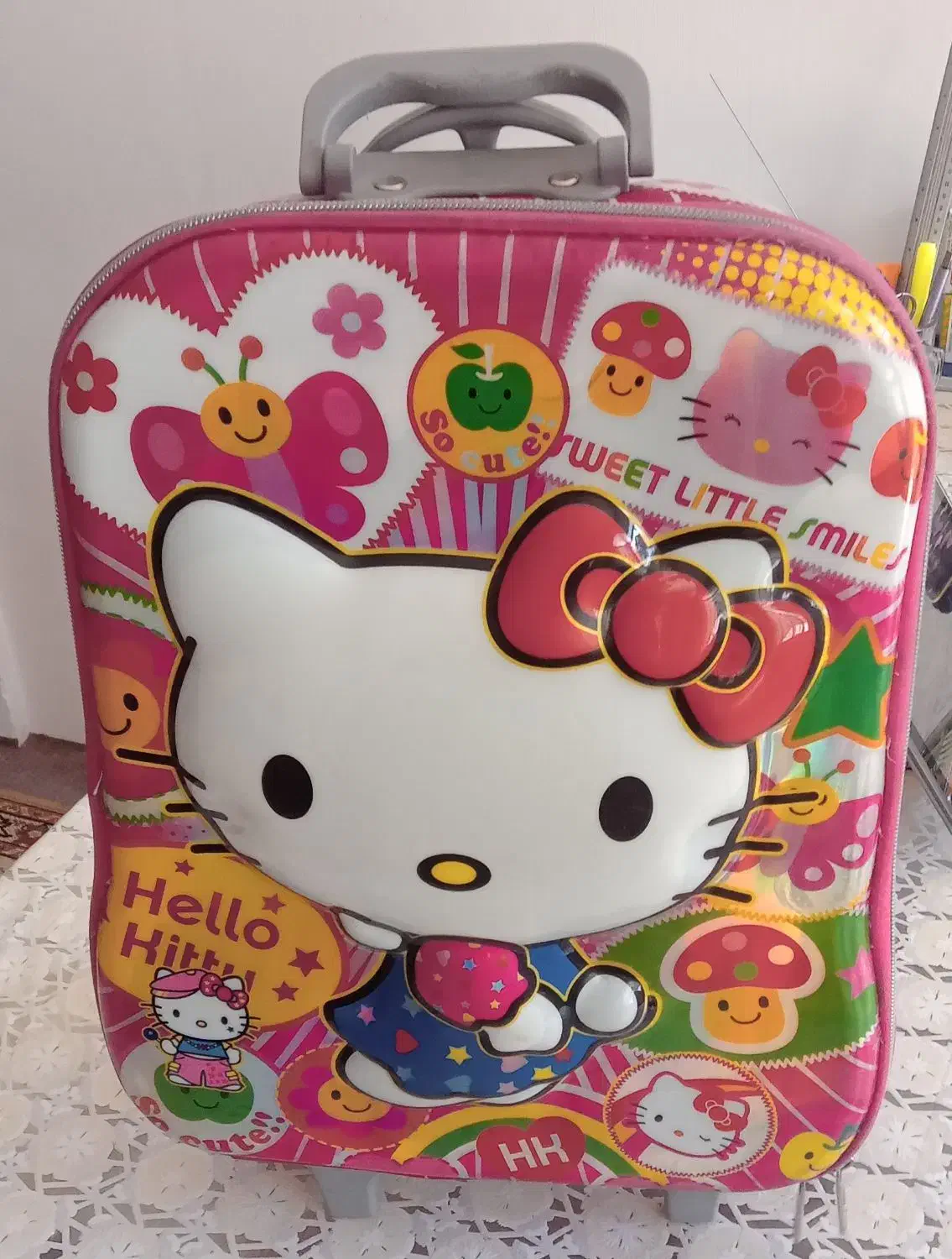 کیف مدرسه ابتدایی|کیف، کفش، کمربند|مهاباد (آذربایجان غربی), |دیوار