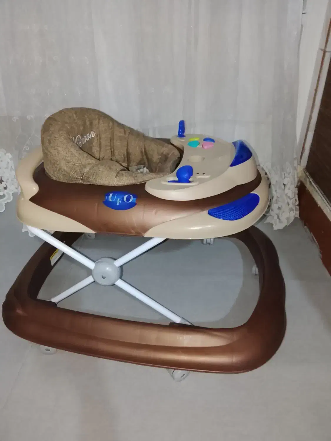 روروئک|کالسکه و لوازم جانبی|ساوه, |دیوار