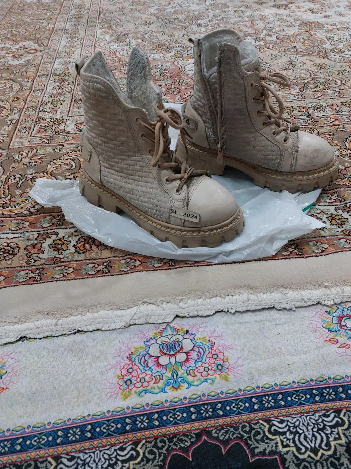 پالتو زنانه کاپشن وشال وکلاه بچگانه|لباس|قم, چهل درخت|دیوار