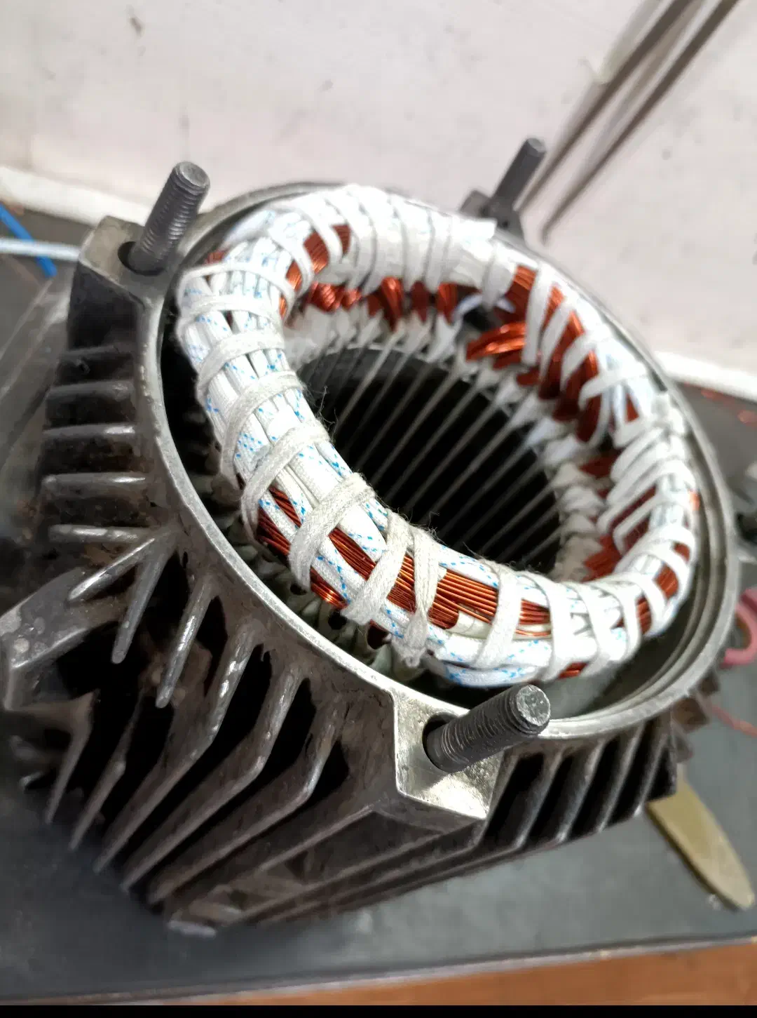 سیم پیچی انواع الکترومورتور های صنعتی|ماشین‌آلات صنعتی|کارون, |دیوار