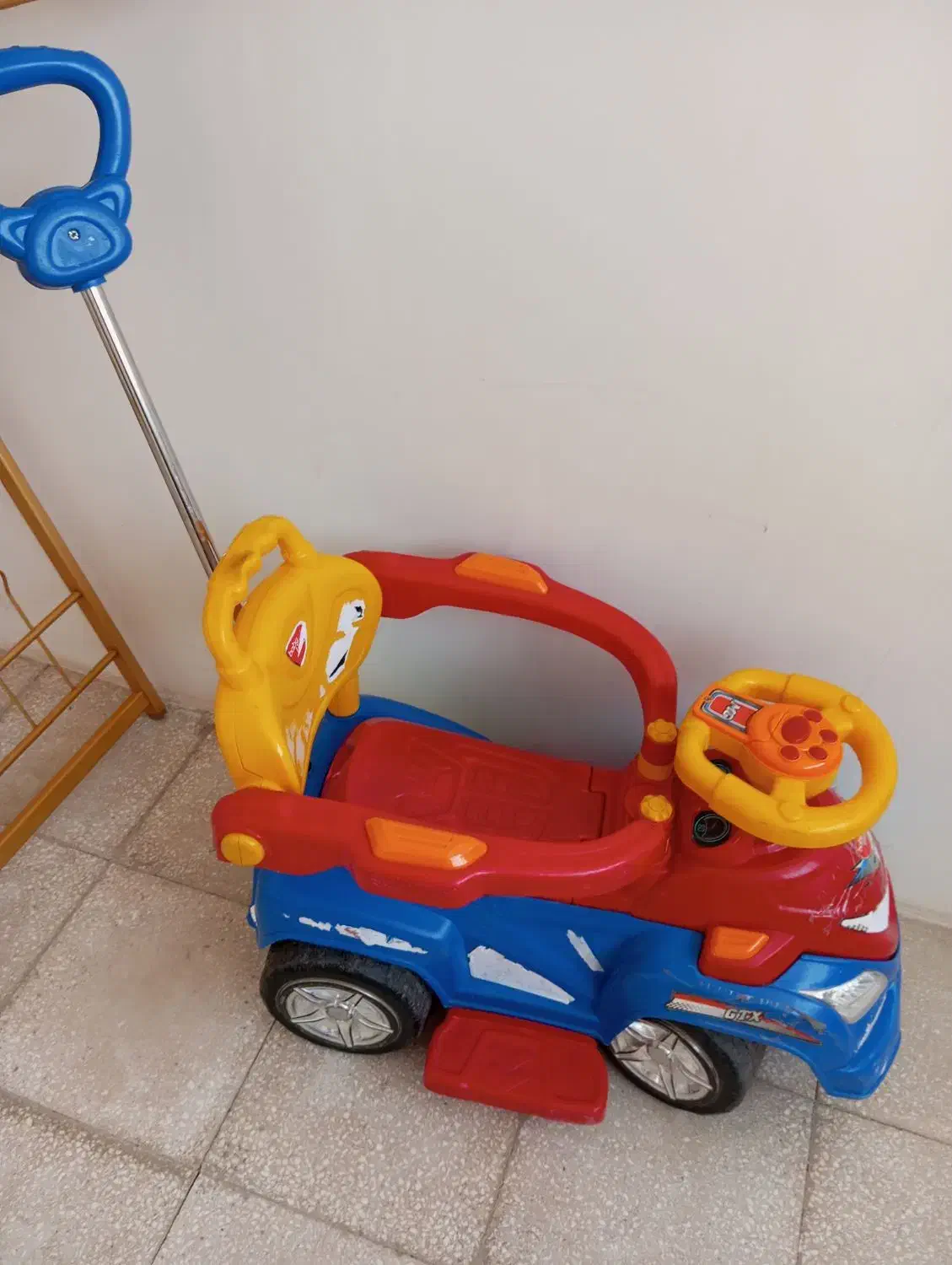 ماشین کودک جنس خوب موزیکال به علت کمبود جا فروش فو|اسباب‌بازی بچه|سبزوار, کلاته سیفر|دیوار