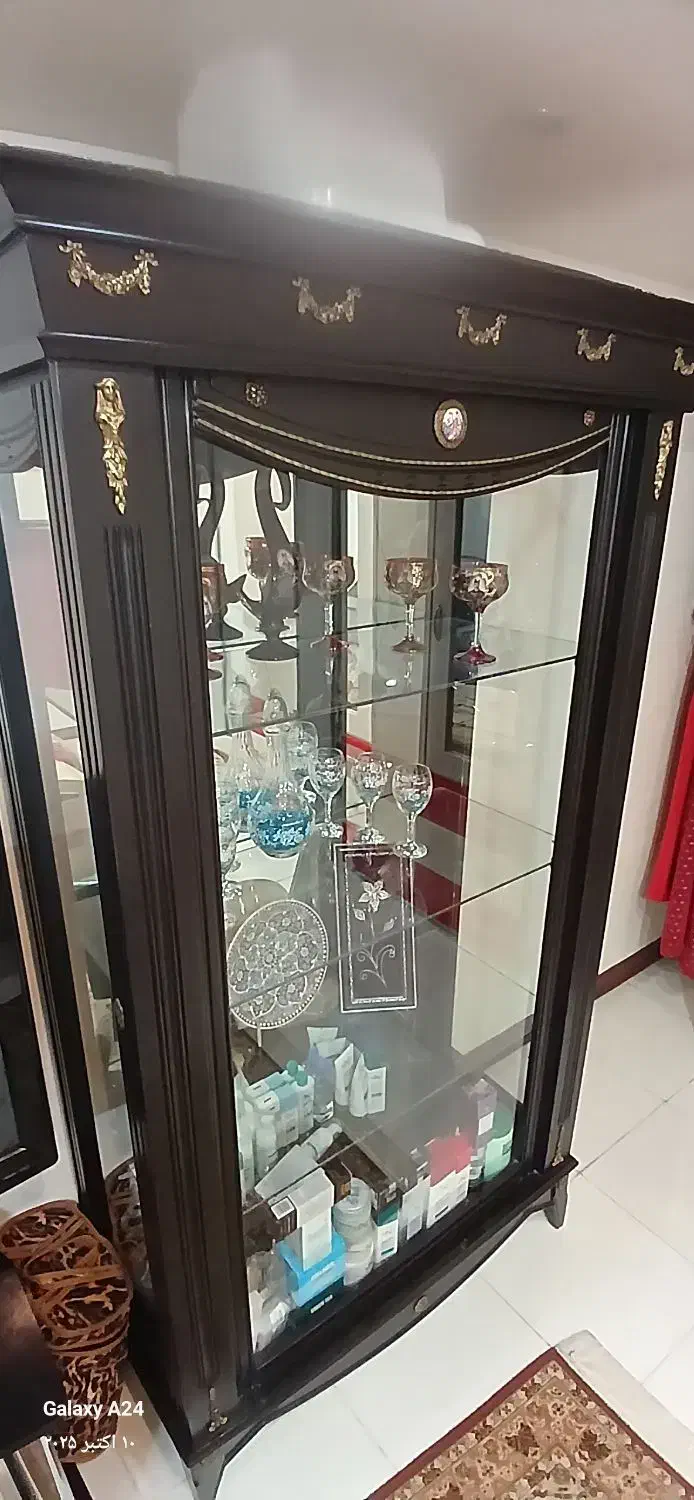 ویترین سالم چوب راش|بوفه، ویترین، کنسول|شاهین‌شهر, خانه کارگر|دیوار