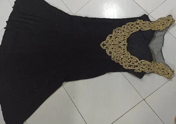 لباس مجلسی|لباس|پیشوا, |دیوار