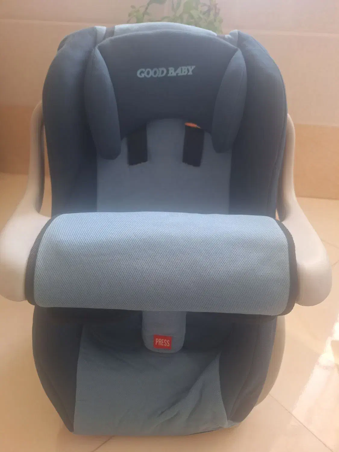 صندلی کودک ماشین در حد نو  1200|تخت و صندلی بچه|کاشان, راوند|دیوار