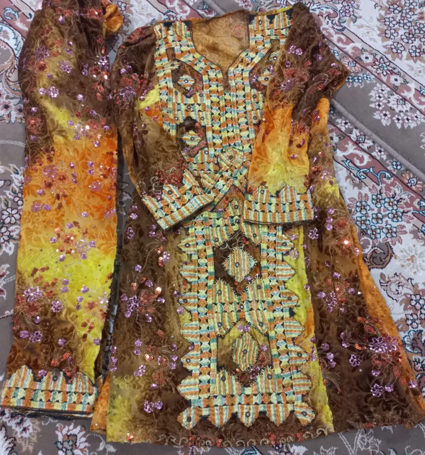 لباس بلوچی|کفش و لباس بچه|گنبد کاووس, |دیوار