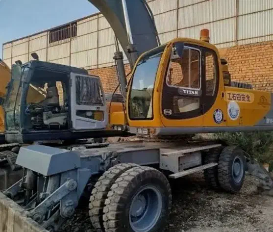 استخدام راننده بیل مکانیکی لاستیکی تیتان|استخدام حمل و نقل|سلفچگان, |دیوار