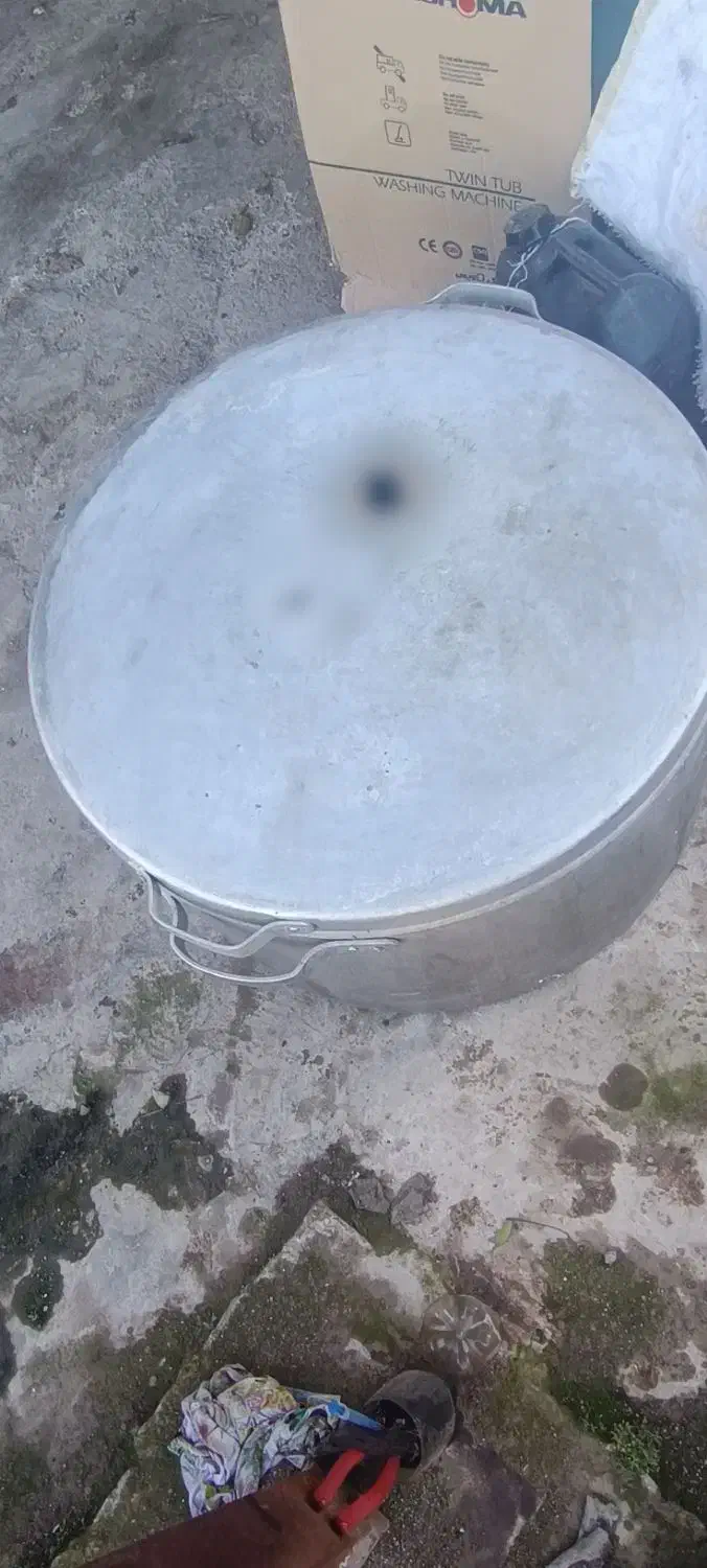 دیگ رویی مجلسی|ظروف پخت‌وپز|قرق, |دیوار