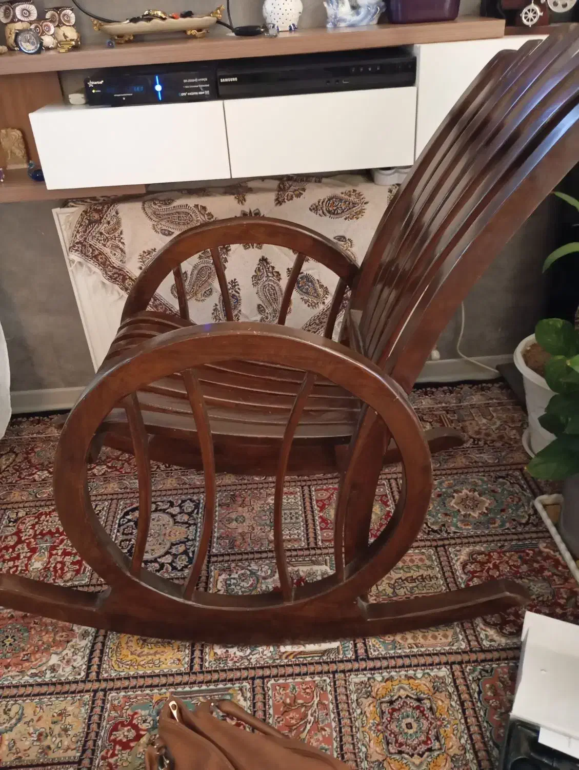 صندلی مادربزرگ|مبلمان خانگی و میز عسلی|شاهینشهر, مخابرات (شهید بهشتی)|دیوار