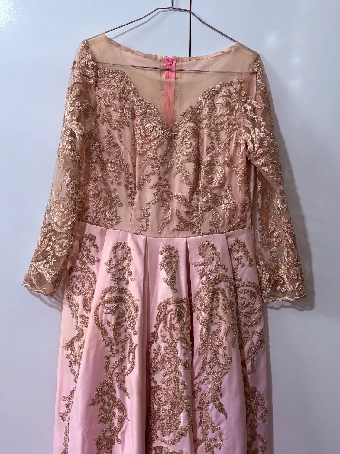 لباس مجلسی|لباس|گلبهار, شهر جدید گلبهار|دیوار