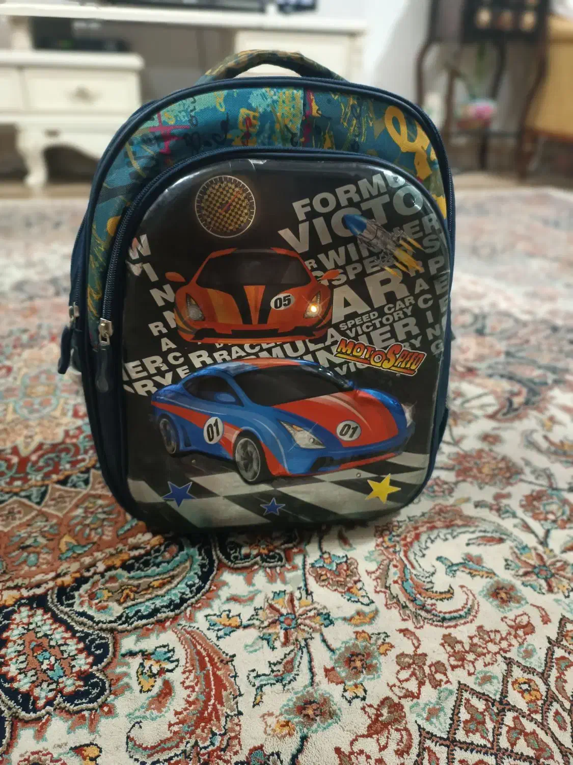 کوله پشتی چراغ دار مدرسه|کیف، کفش، کمربند|رشت, کوی قدس|دیوار