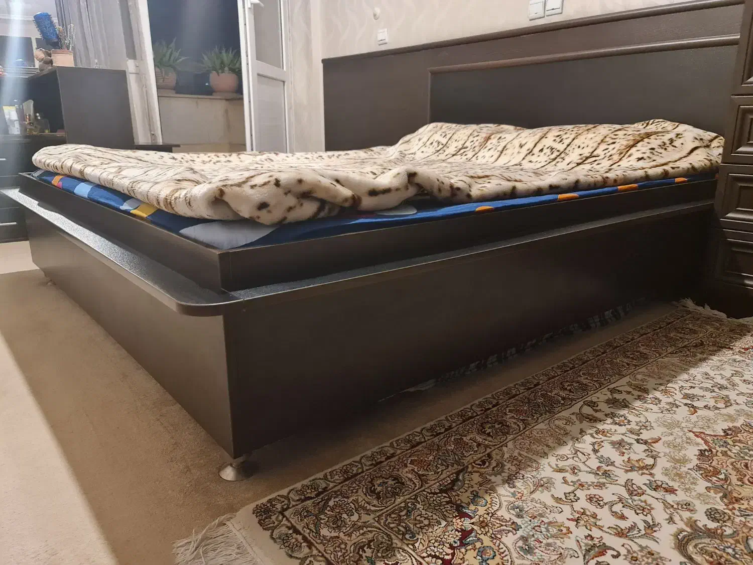 سرویس کامل خواب|تخت و سرویس خواب|شیراز, بعثت|دیوار