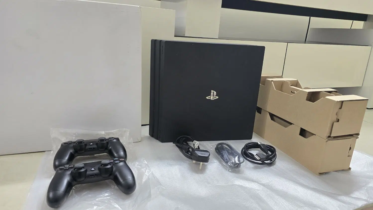ps4 pro 7216 کپی خور ۲ دسته اصلی|کنسول، بازی ویدئویی و آنلاین|تهران, علم و صنعت|دیوار