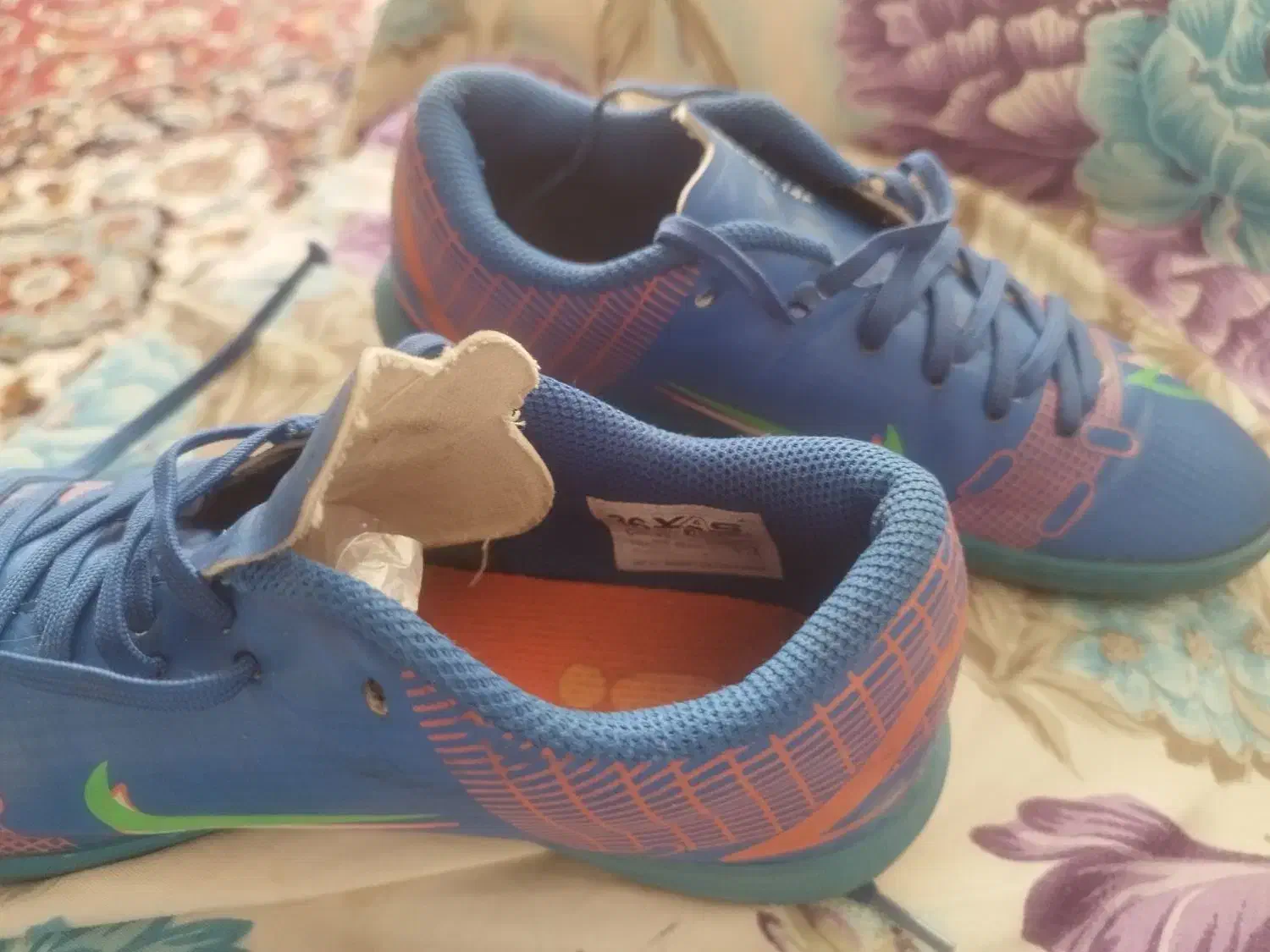 کفش سالن|کیف، کفش، کمربند|تربتحیدریه, کوه سنگی|دیوار