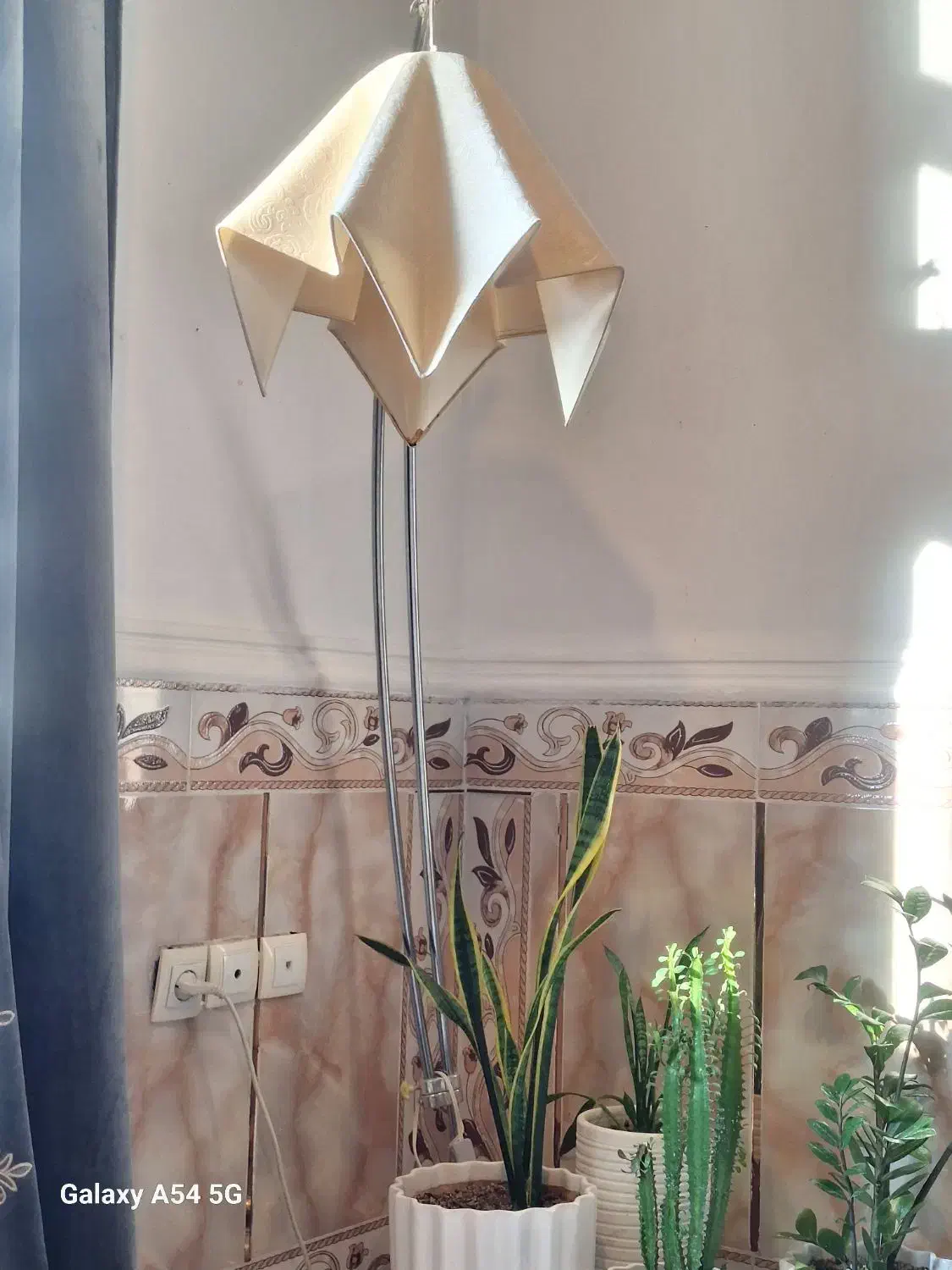 آباژور کنار سالنی|چراغ خواب و آباژور|یاسوج, |دیوار