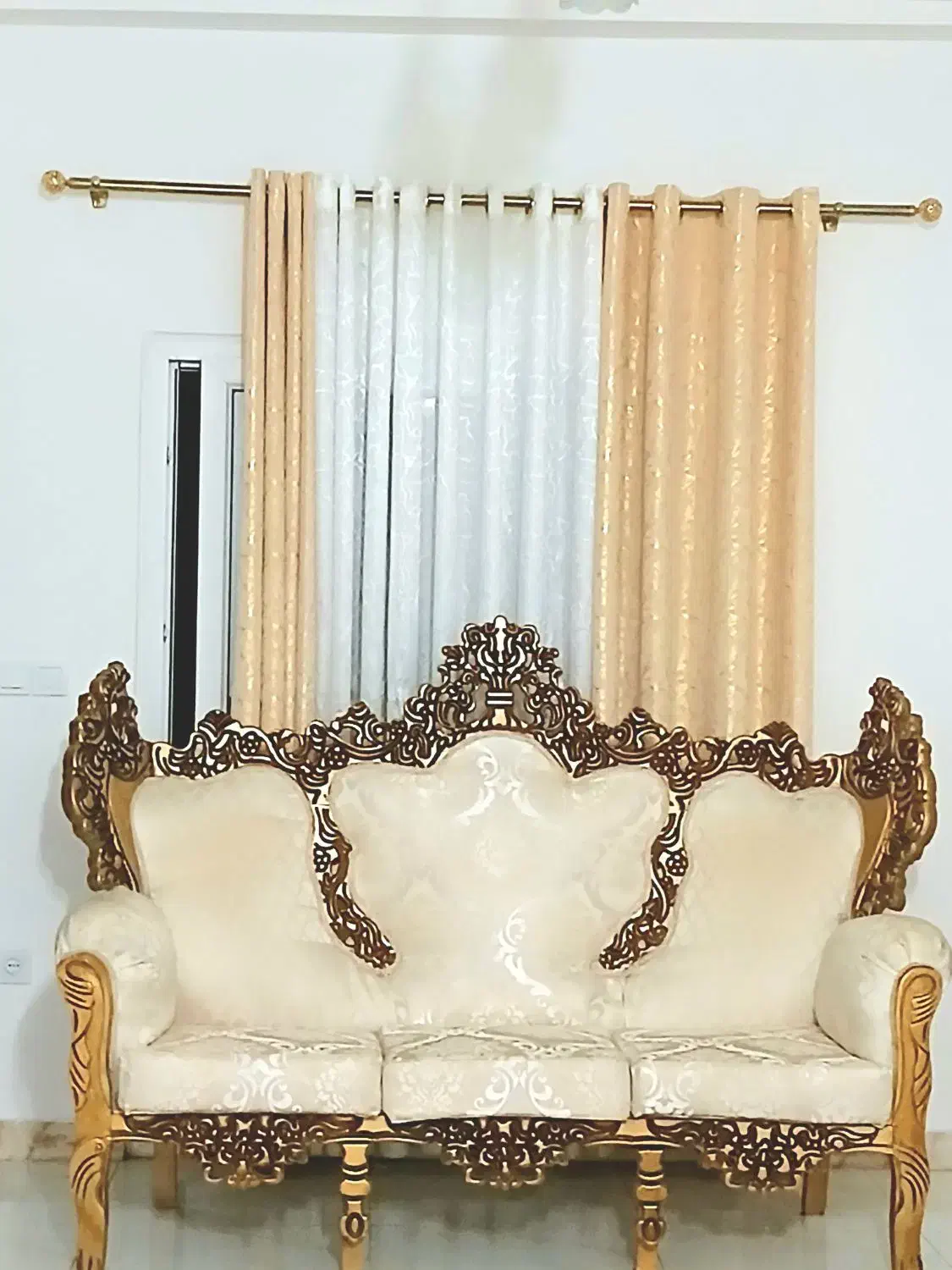 مبل سلطنتی سفید طلایی|مبلمان خانگی و میز عسلی|سلمانشهر, |دیوار