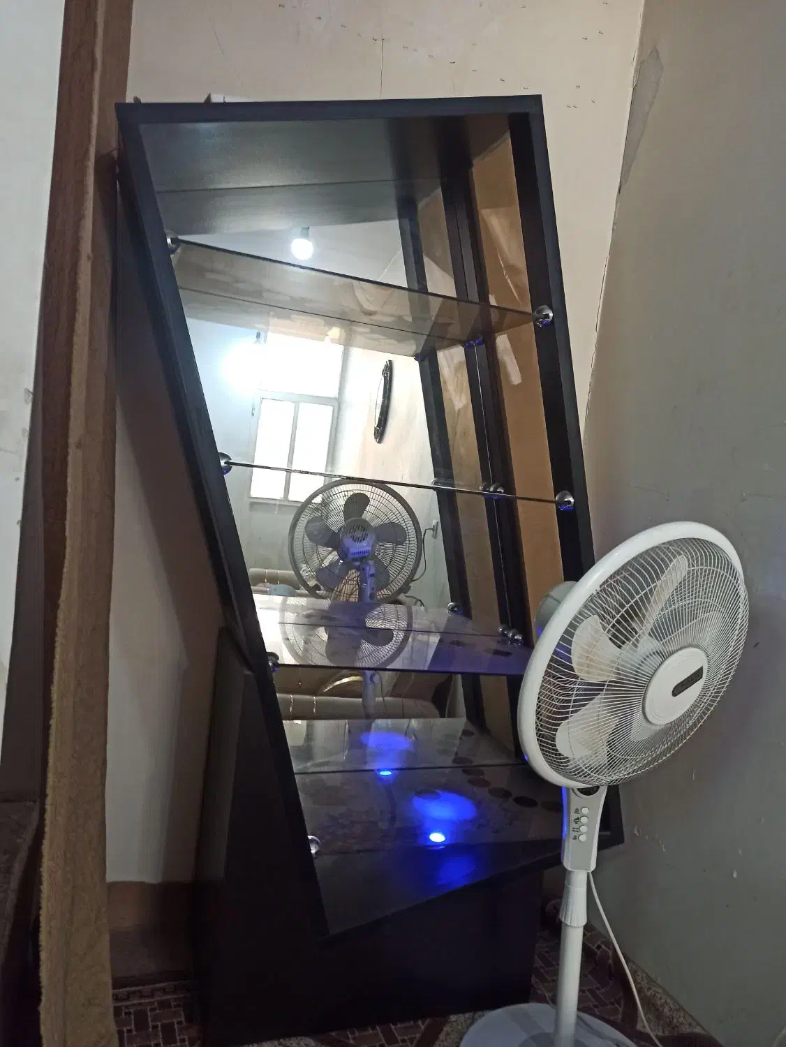 ویترین اسپرت لامپ دار طرح کج جدیدو شیک  با نو یکی|بوفه، ویترین، کنسول|قم, باجک یک|دیوار