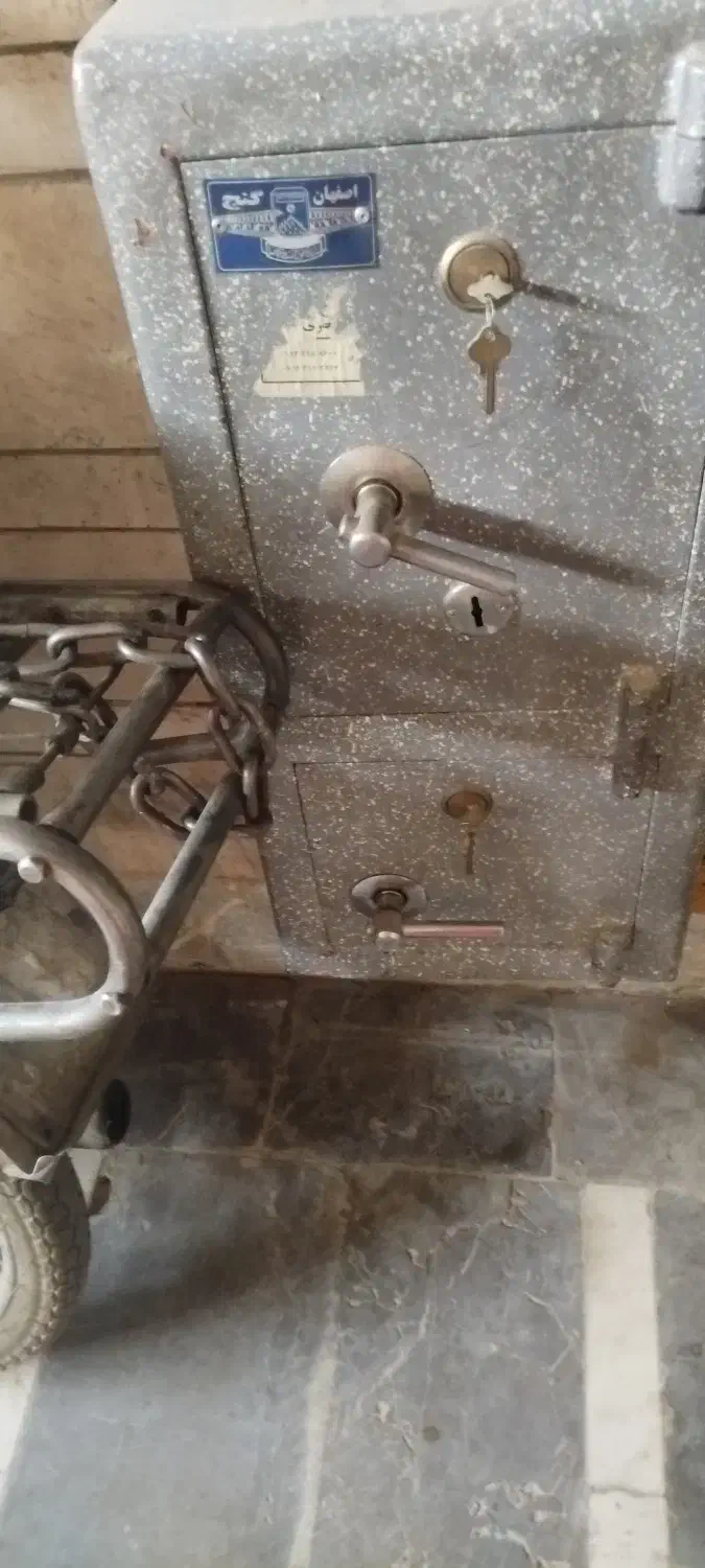 گاوصندوق ساده زیر قیمت|فروشگاه و مغازه|خمینیشهر, |دیوار